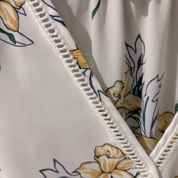 Yellow Floral Peplum-Style V-Neck Blouse - Picture 4 of 6